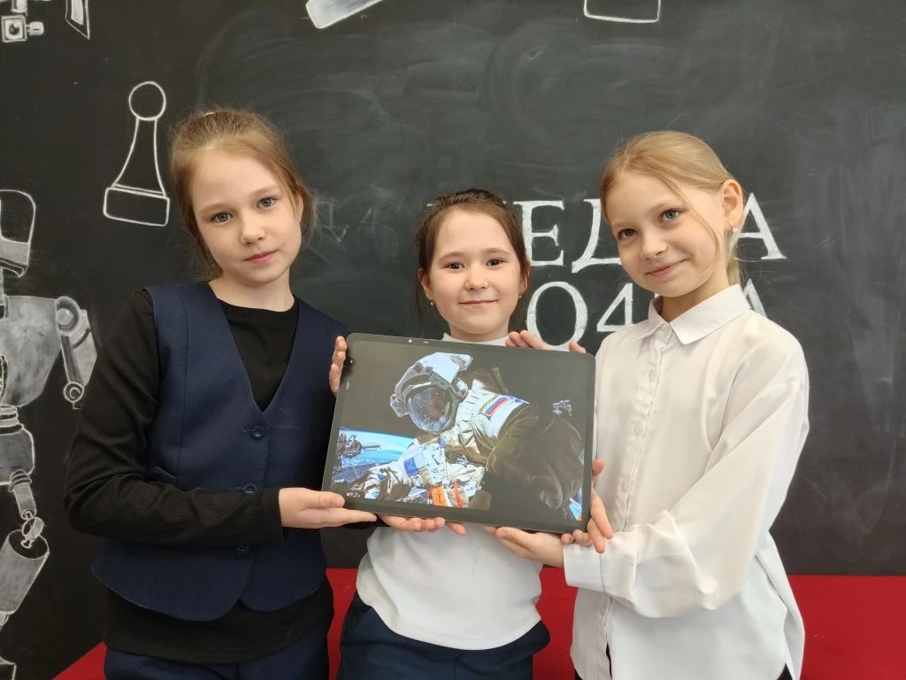 Яблоко Ньютона, позывной «Чайка» и лунный трактор: как 2 «Б» покорял космос. Яблоко Ньютона, позывной «Чайка» и лунный трактор: как 2 «Б» покорял космос..