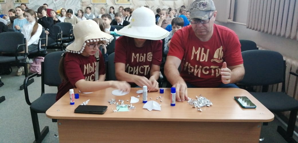 В школе прошла конкурсно - игровая программа «Вместе всей семьёй» В школе прошла конкурсно - игровая программа «Вместе всей семьёй».